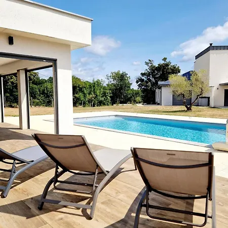 Le Aubrac De Gamme, Jardin, Piscine * Gabriac (Aveyron)