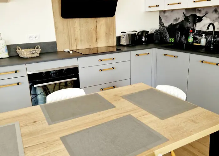 Le Aubrac De Gamme, Jardin, Piscine